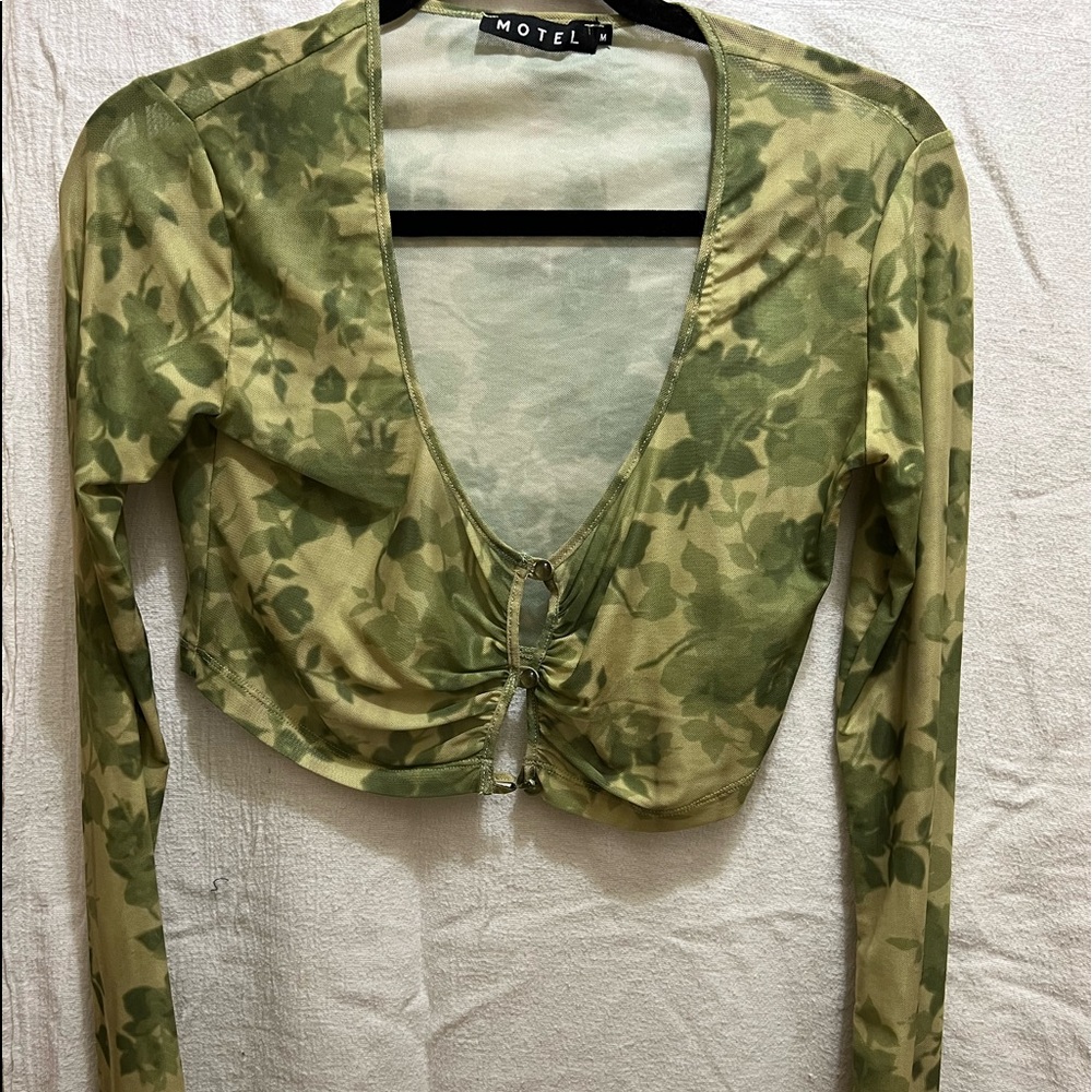 Motel Rocks, size M, cropped button up, NWOT